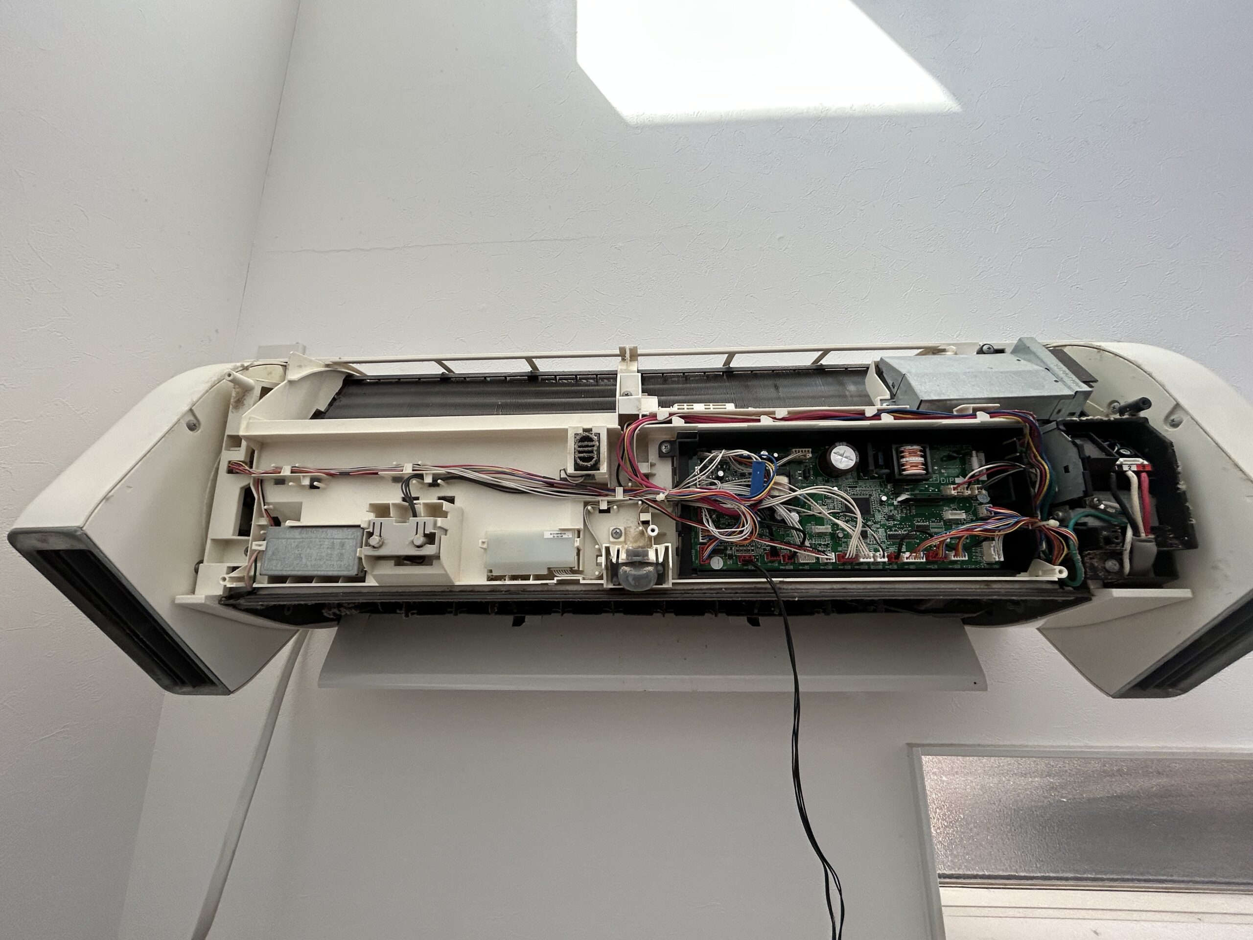 福岡市南区での作業、富士通ノクリアXサイドファン付きエアコンの通常タイプのエアコンクリーニング