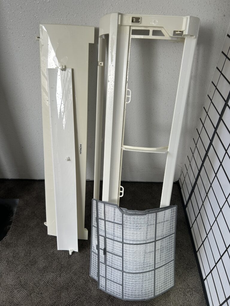 洗浄後の綺麗になったパーツ