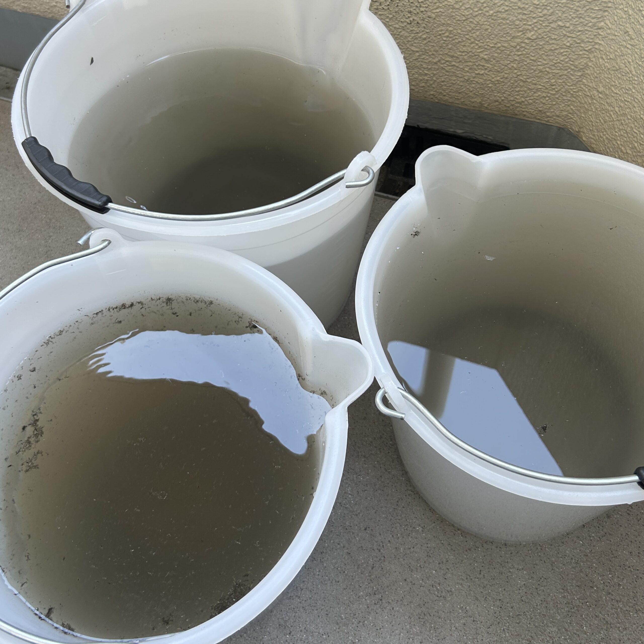 福岡市城南区でのエアコンクリーニング 　汚水